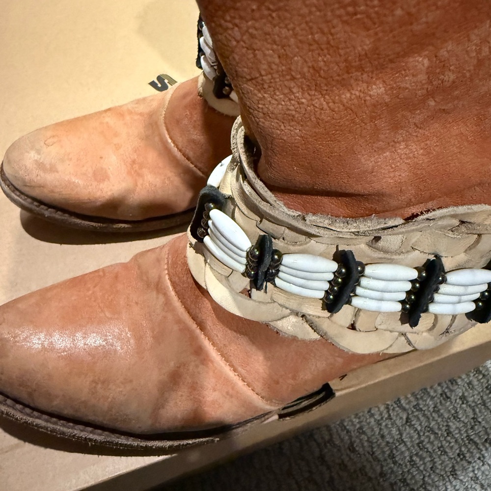 Free Bird Barra size 8 short booties ivory detail - Picture 2 of 8